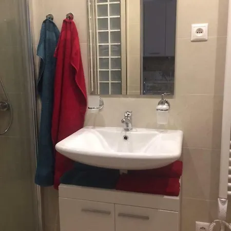 Nad Imperialem Apartment
